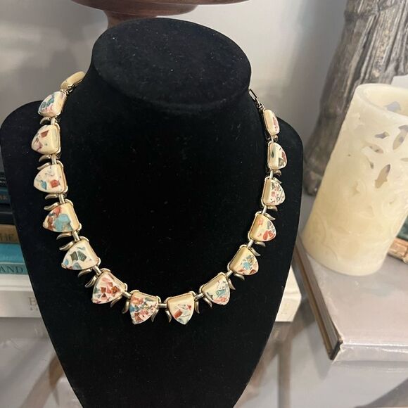 VINTAGE White signed CORO THERMOSET LUCITE CONFETTI Cream FLECK NECKLACE - Picture 1 of 10